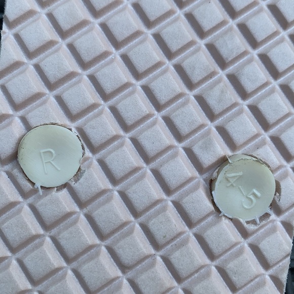 Michael MICHAEL KORS Girls Flavia Flip Flops - Vanilla/Rose Gold - Picture 6 of 11